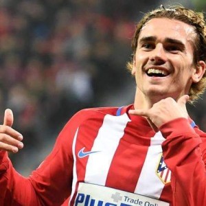  拜仁慕尼黑主场强势出击，四球大胜登顶积分榜首