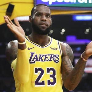  湖人詹姆斯突破四万分大关历史首位  