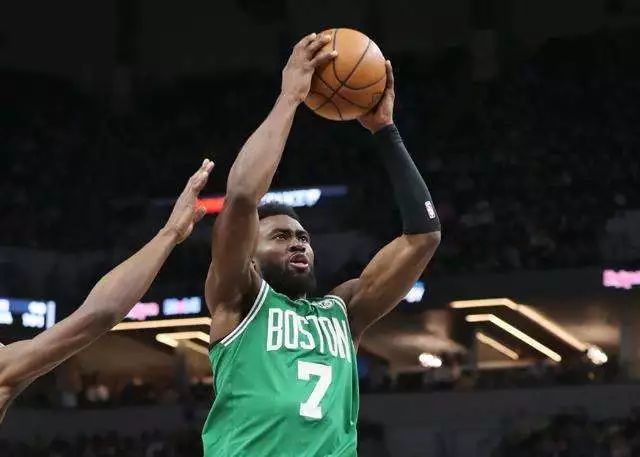  杰伦布朗爆发凯尔特人战胜猛龙