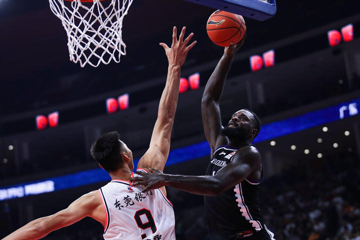  兰斯主场险胜克莱蒙，终场前绝杀惊现戏剧性转折