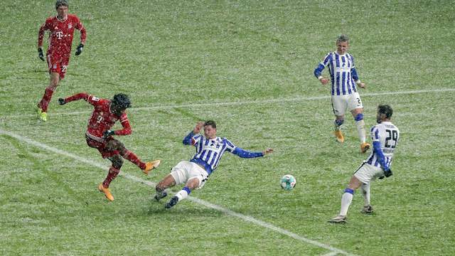  柏林赫塔凭借定位球战术主场险胜波鸿  